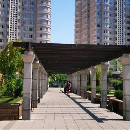 Просторная Современная 2-Комнатная Квартира Almaty Exterior photo