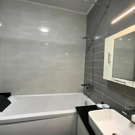 Просторная Современная 2-Комнатная Квартира Almaty Exterior photo